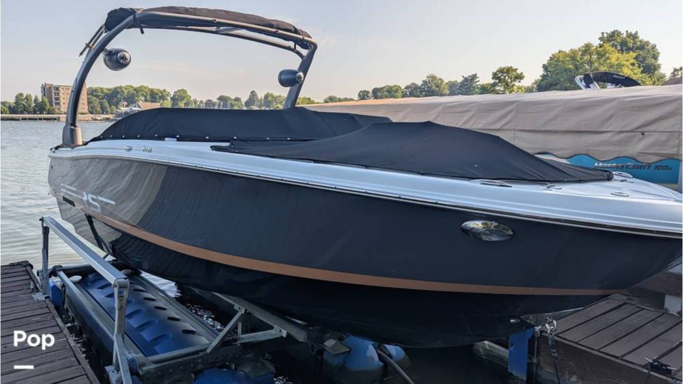 A photo of this 2021 Four Winns Horizon 230 RS