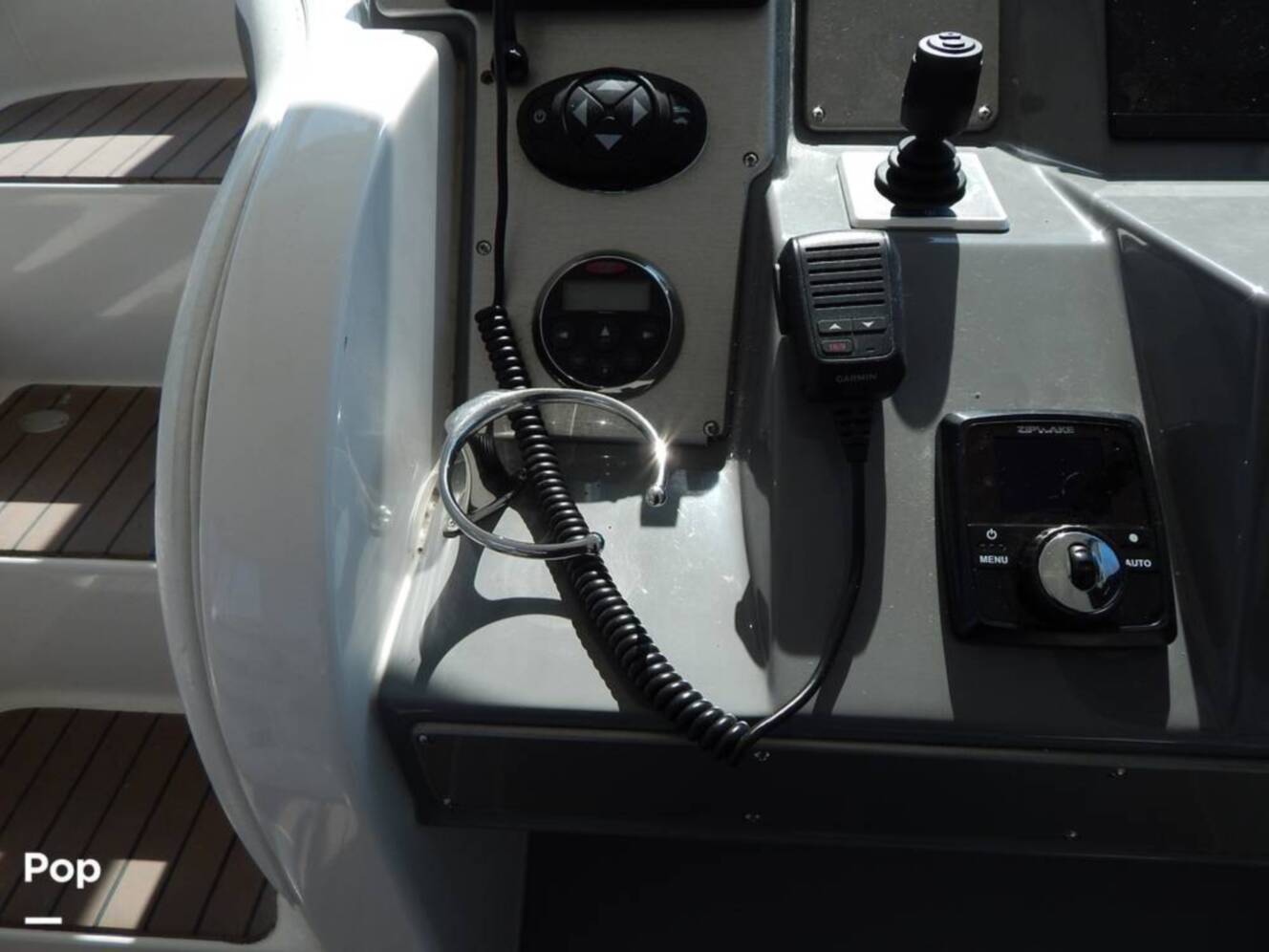 A photo of this 2007 Cruisers Yachts 390 Sports Coupe