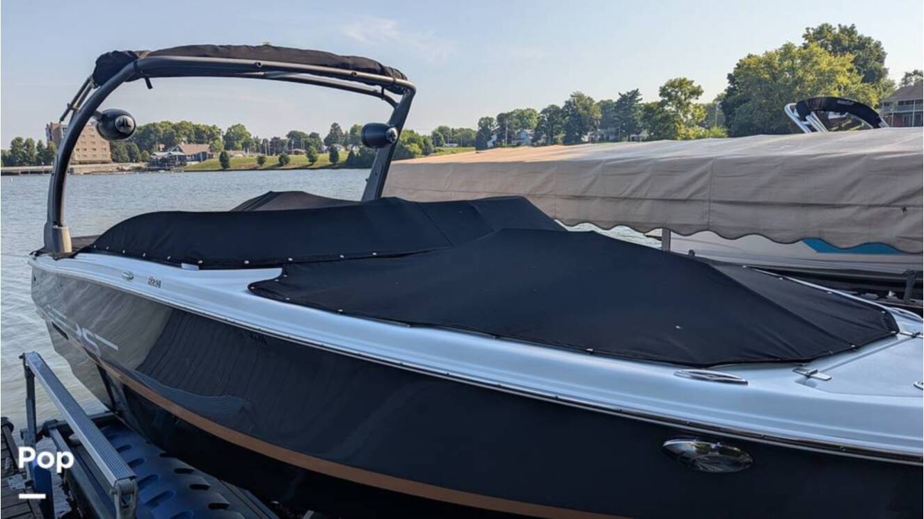 A photo of this 2021 Four Winns Horizon 230 RS