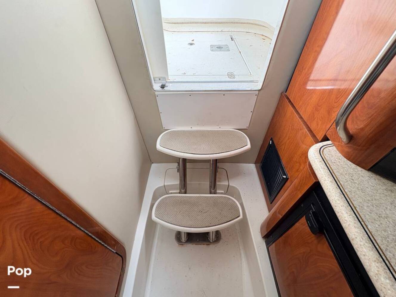 A photo of this 2009 Fountain LX 38