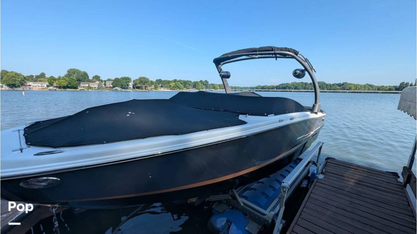A photo of this 2021 Four Winns Horizon 230 RS