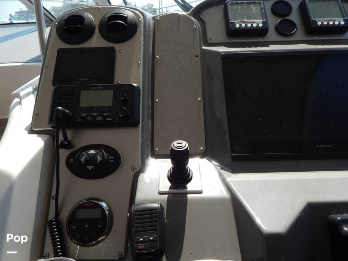 A photo of this 2007 Cruisers Yachts 390 Sports Coupe