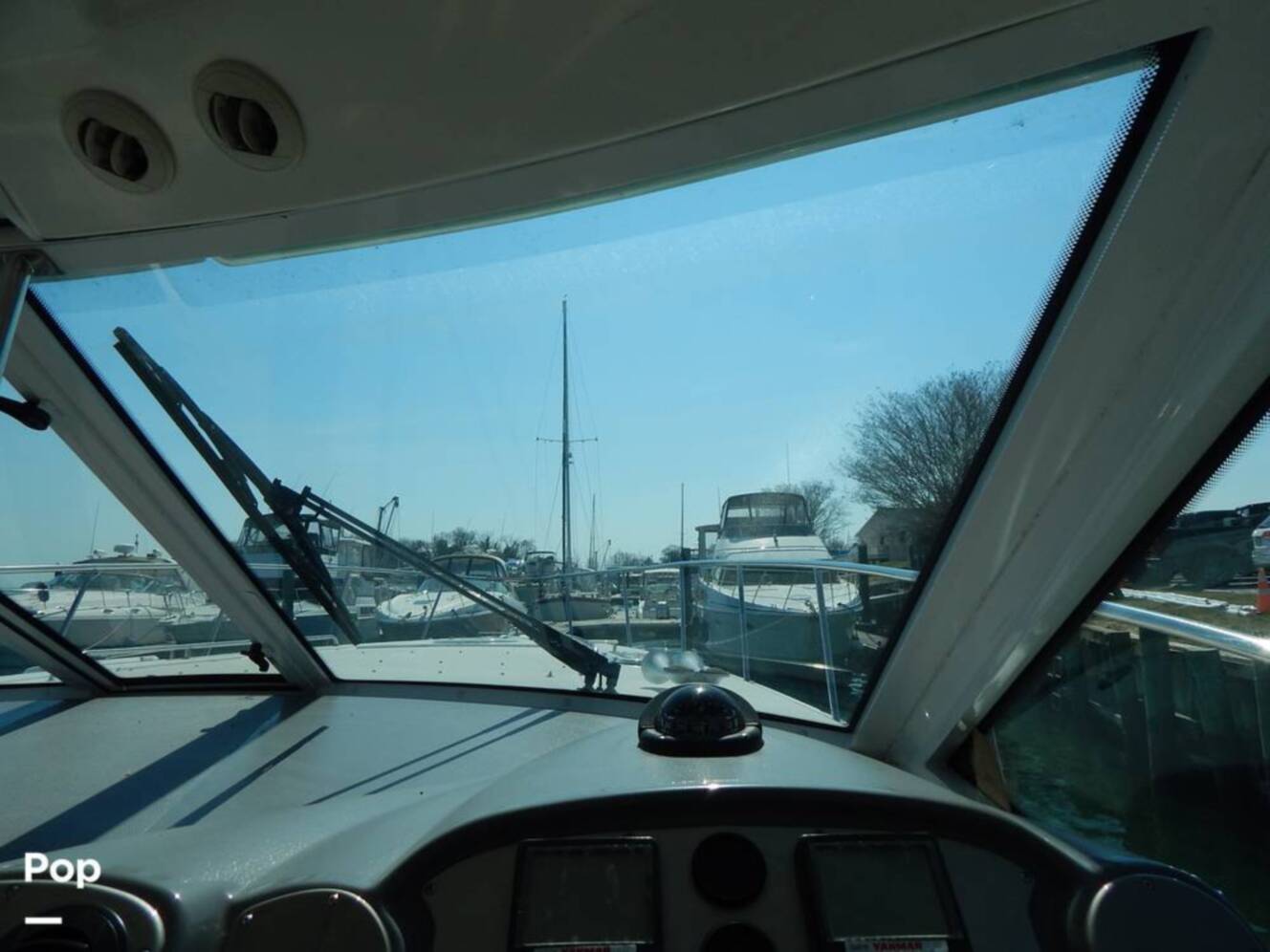 A photo of this 2007 Cruisers Yachts 390 Sports Coupe