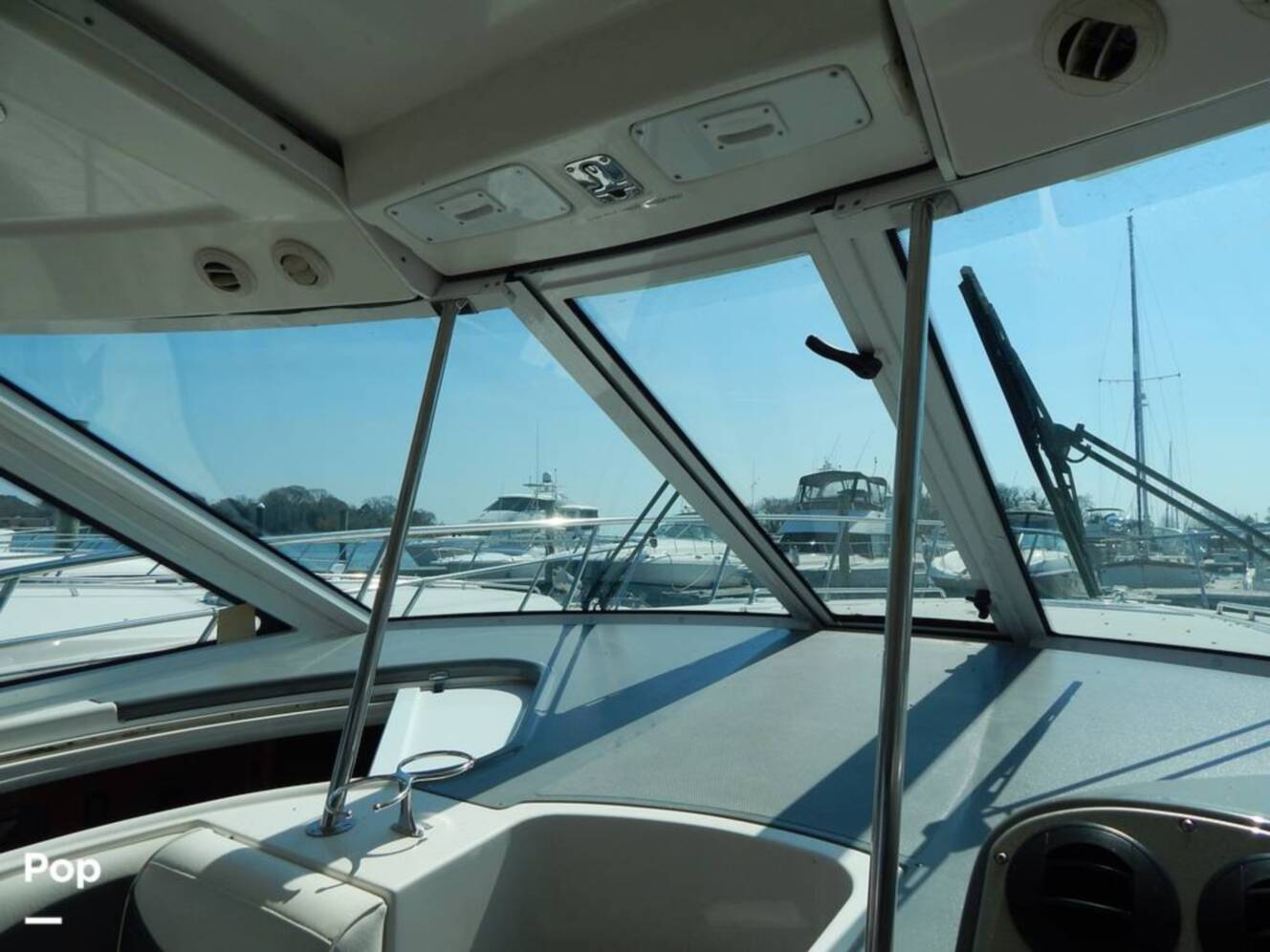 A photo of this 2007 Cruisers Yachts 390 Sports Coupe