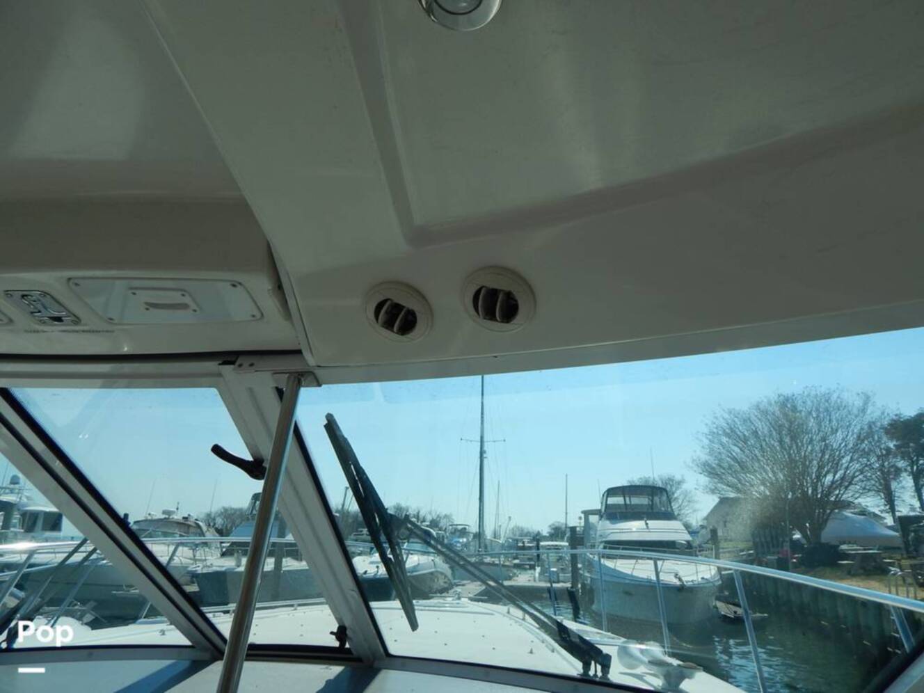 A photo of this 2007 Cruisers Yachts 390 Sports Coupe