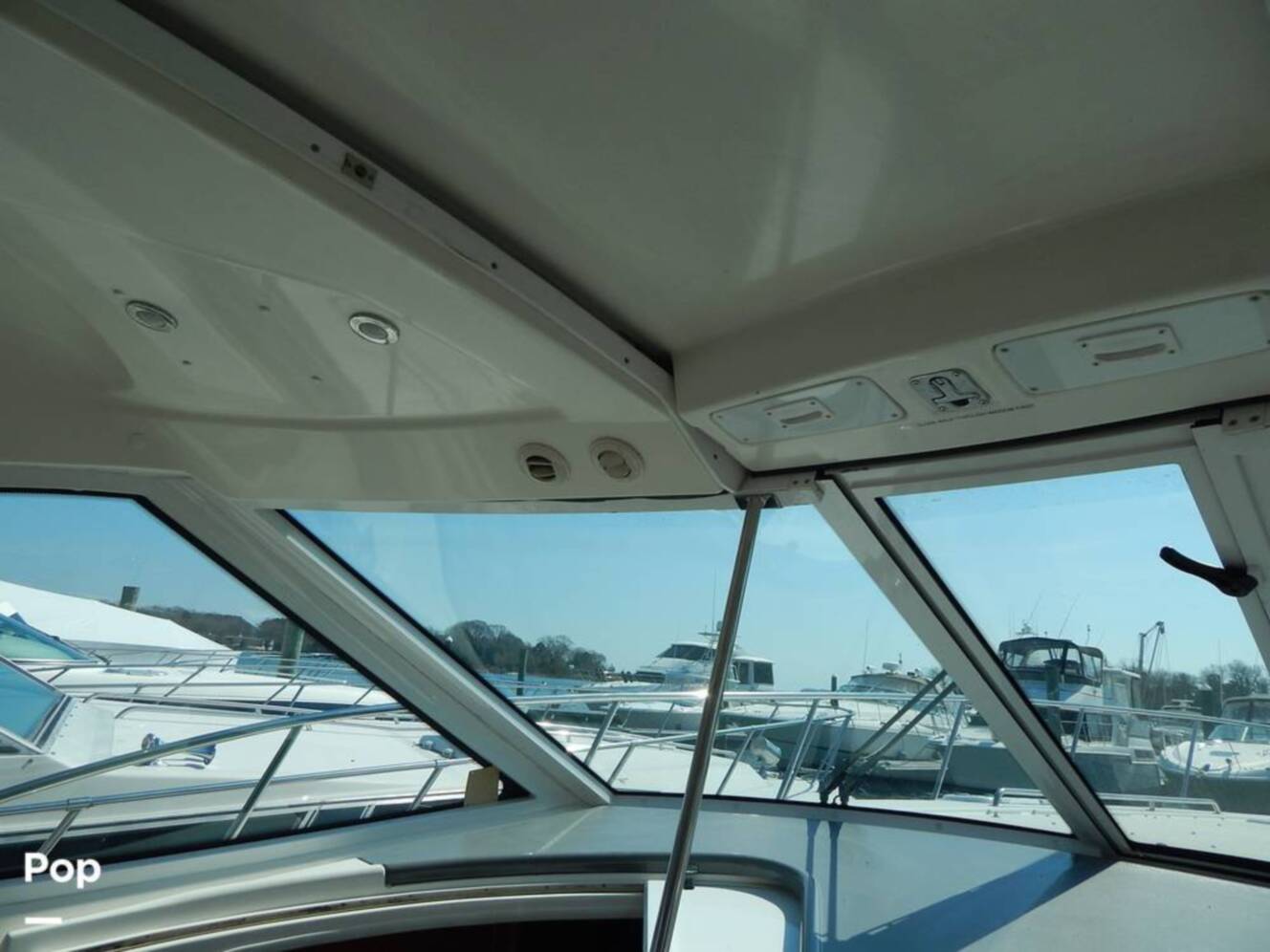 A photo of this 2007 Cruisers Yachts 390 Sports Coupe