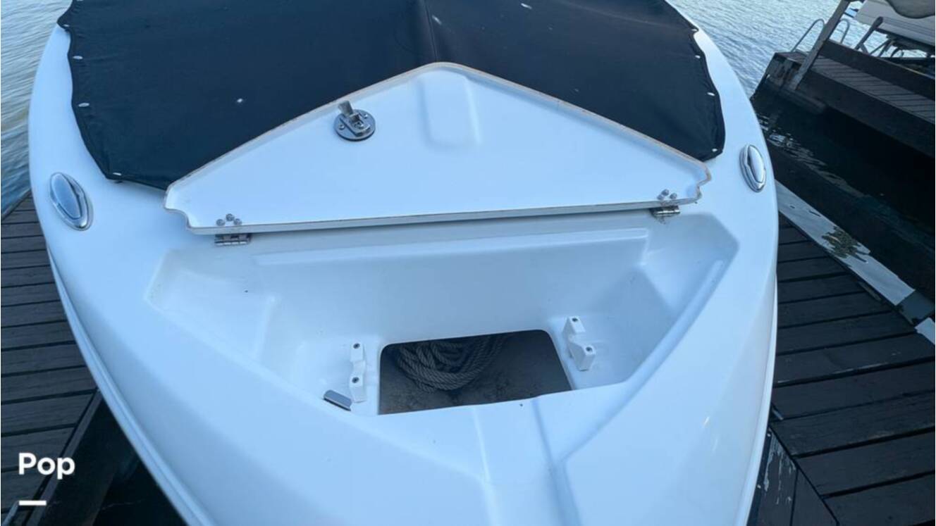 A photo of this 2021 Four Winns Horizon 230 RS