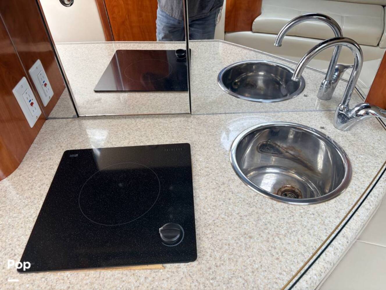A photo of this 2009 Fountain LX 38
