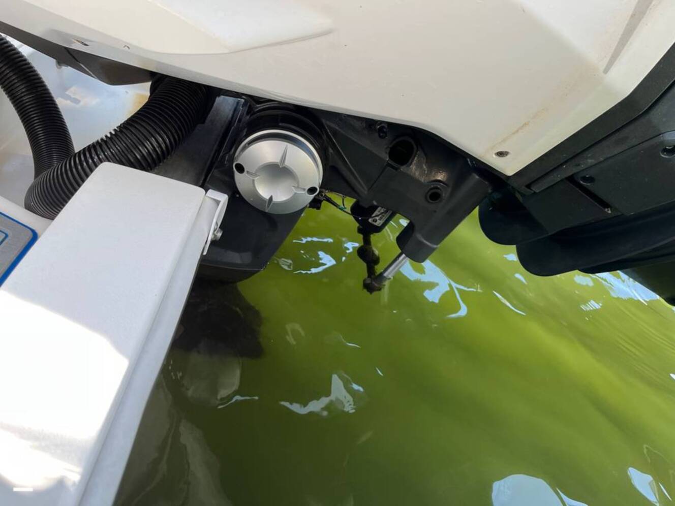 A photo of this 1996 Fountain Sportfish Cruiser