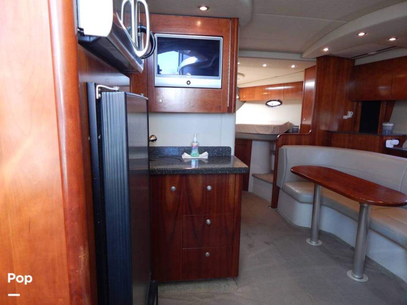 A photo of this 2007 Cruisers Yachts 390 Sports Coupe
