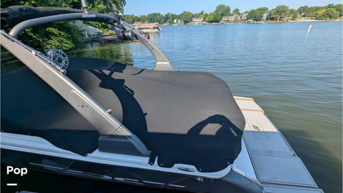A photo of this 2021 Four Winns Horizon 230 RS