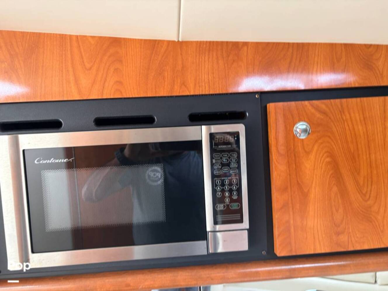 A photo of this 2009 Fountain LX 38