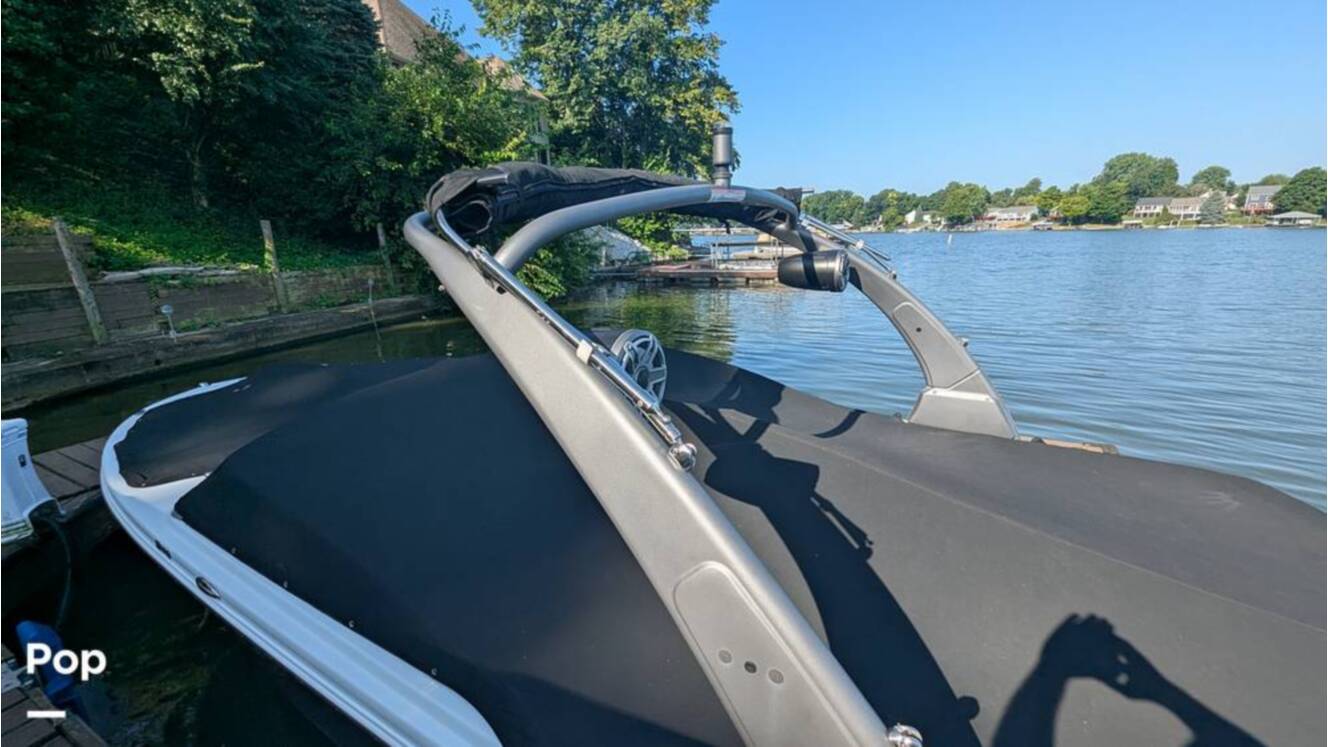 A photo of this 2021 Four Winns Horizon 230 RS