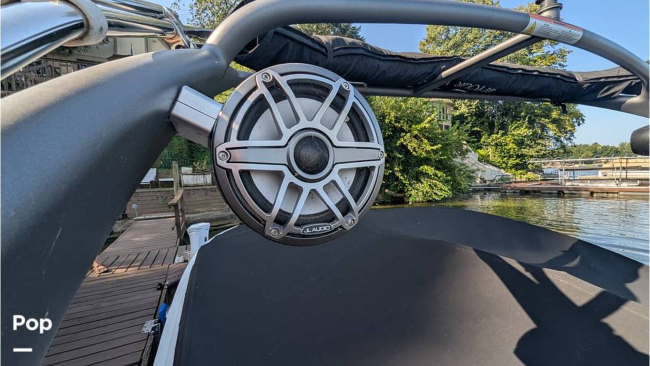 A photo of this 2021 Four Winns Horizon 230 RS