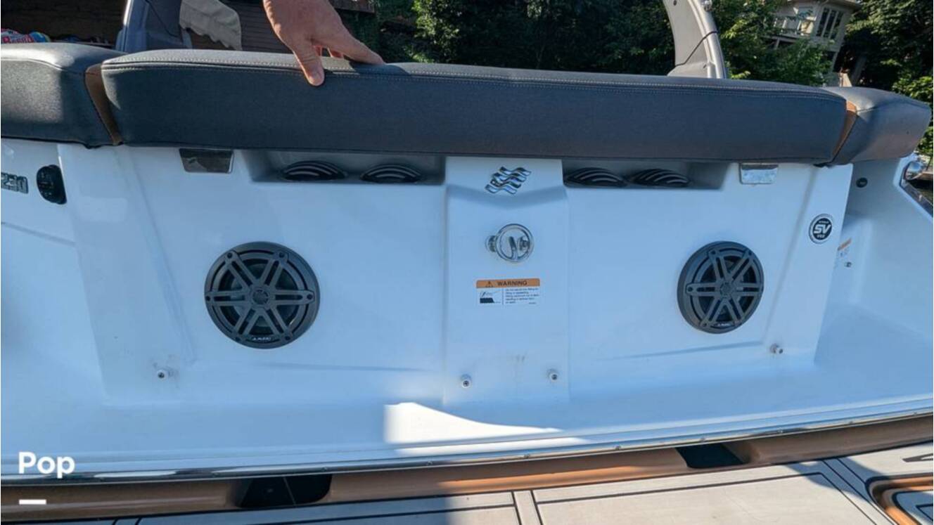 A photo of this 2021 Four Winns Horizon 230 RS