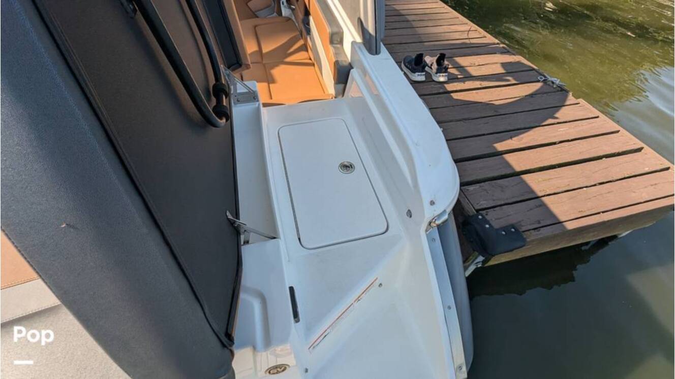 A photo of this 2021 Four Winns Horizon 230 RS