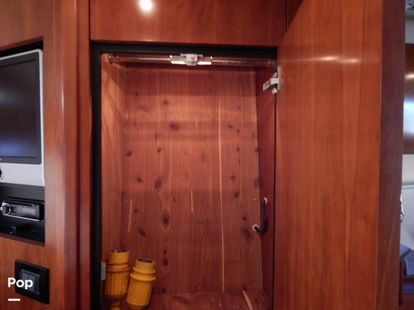 A photo of this 2007 Cruisers Yachts 390 Sports Coupe