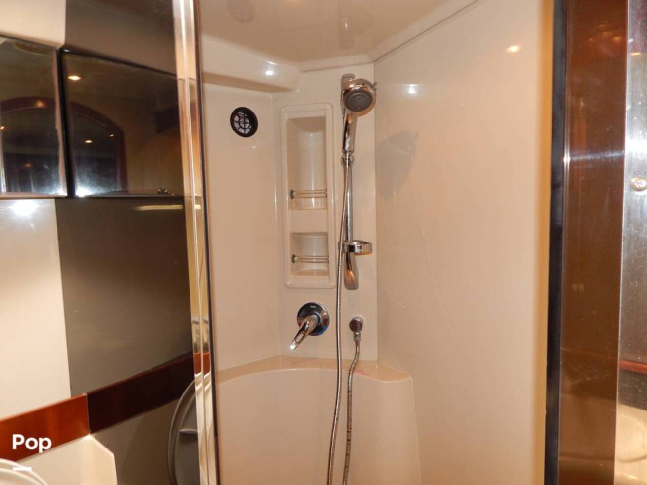 A photo of this 2007 Cruisers Yachts 390 Sports Coupe