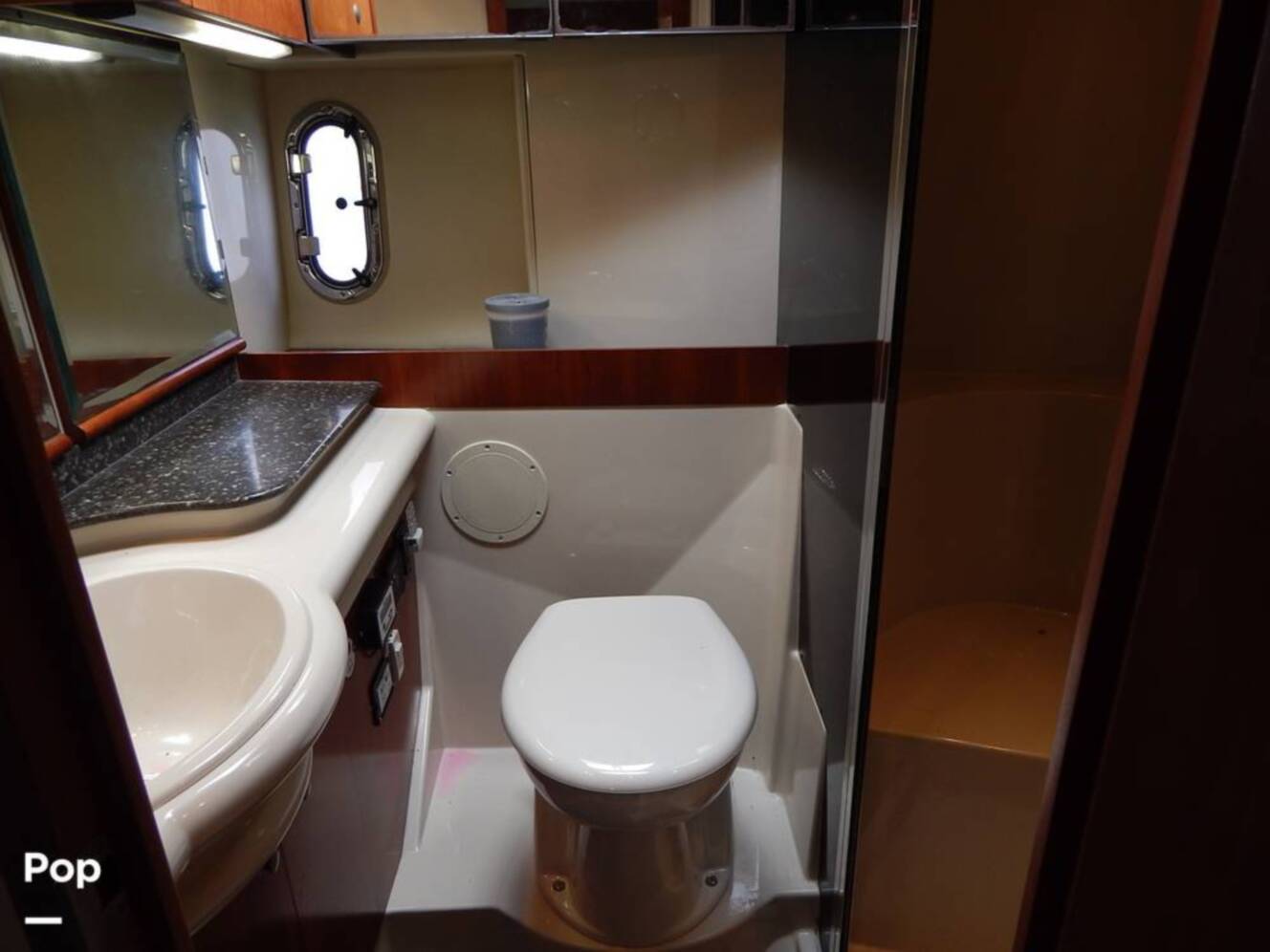 A photo of this 2007 Cruisers Yachts 390 Sports Coupe