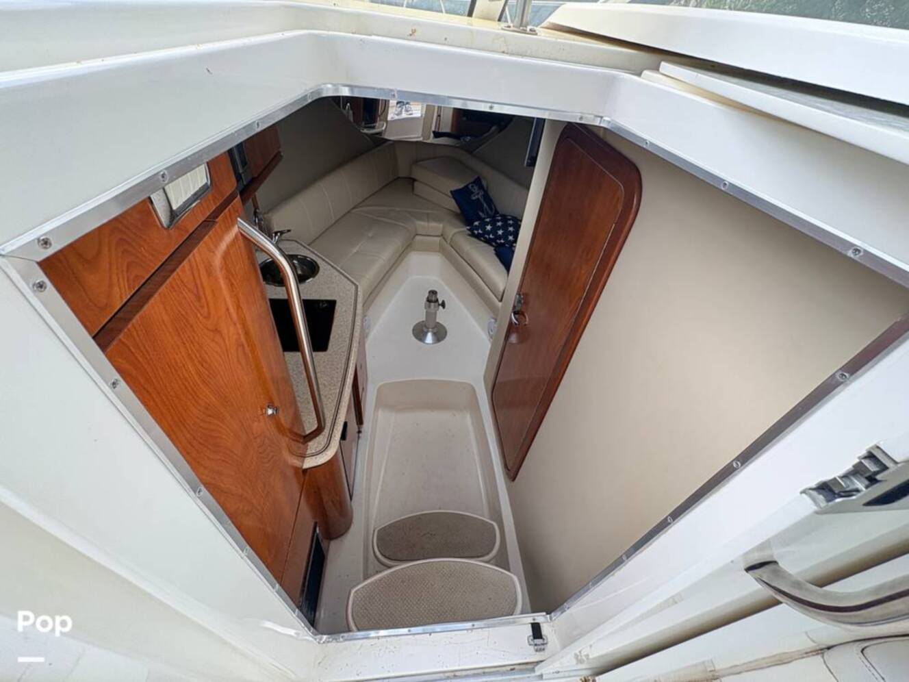 A photo of this 2009 Fountain LX 38