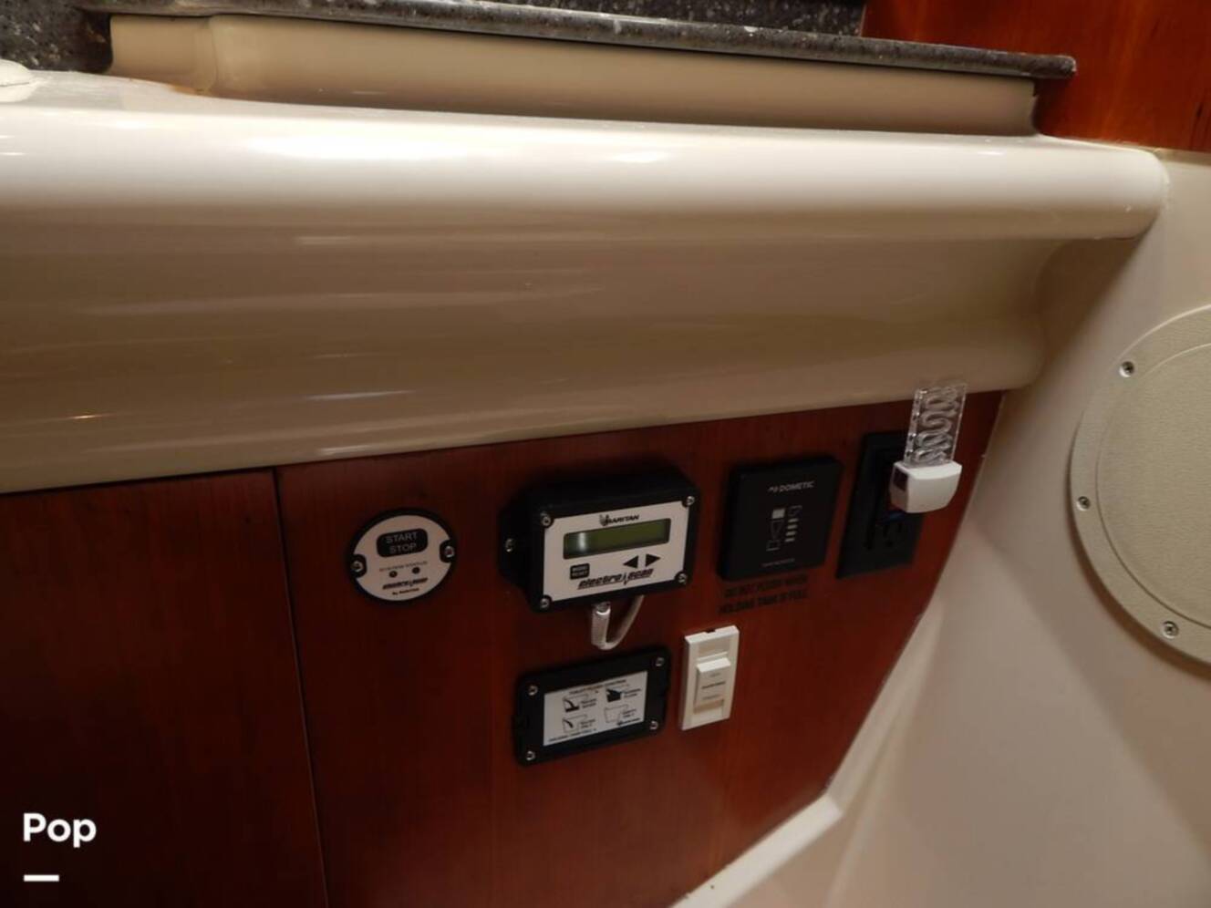 A photo of this 2007 Cruisers Yachts 390 Sports Coupe