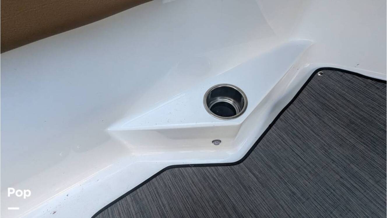 A photo of this 2021 Four Winns Horizon 230 RS