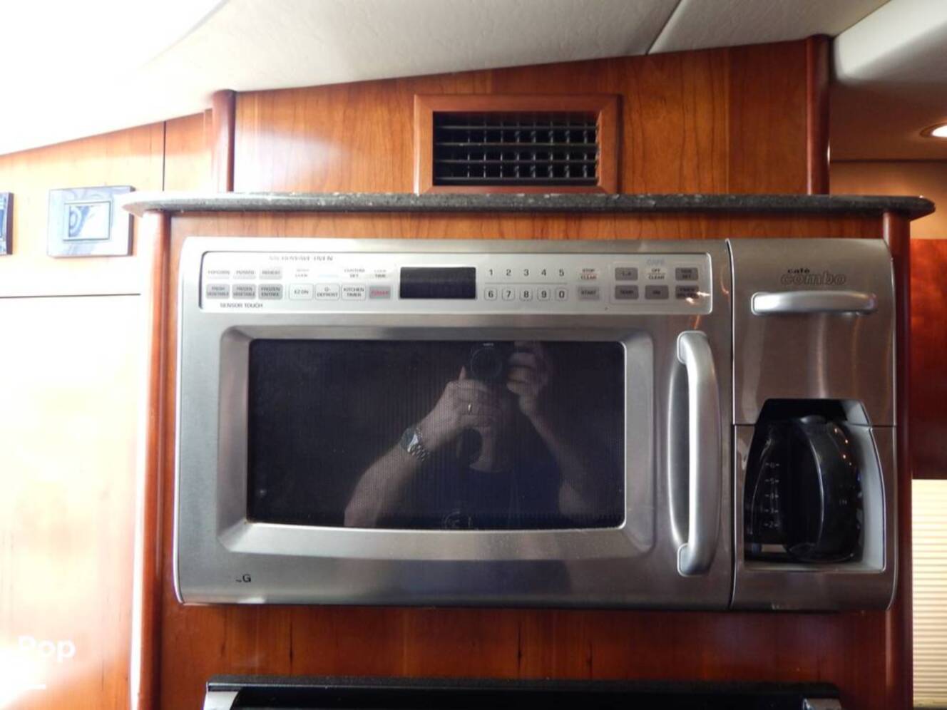 A photo of this 2007 Cruisers Yachts 390 Sports Coupe