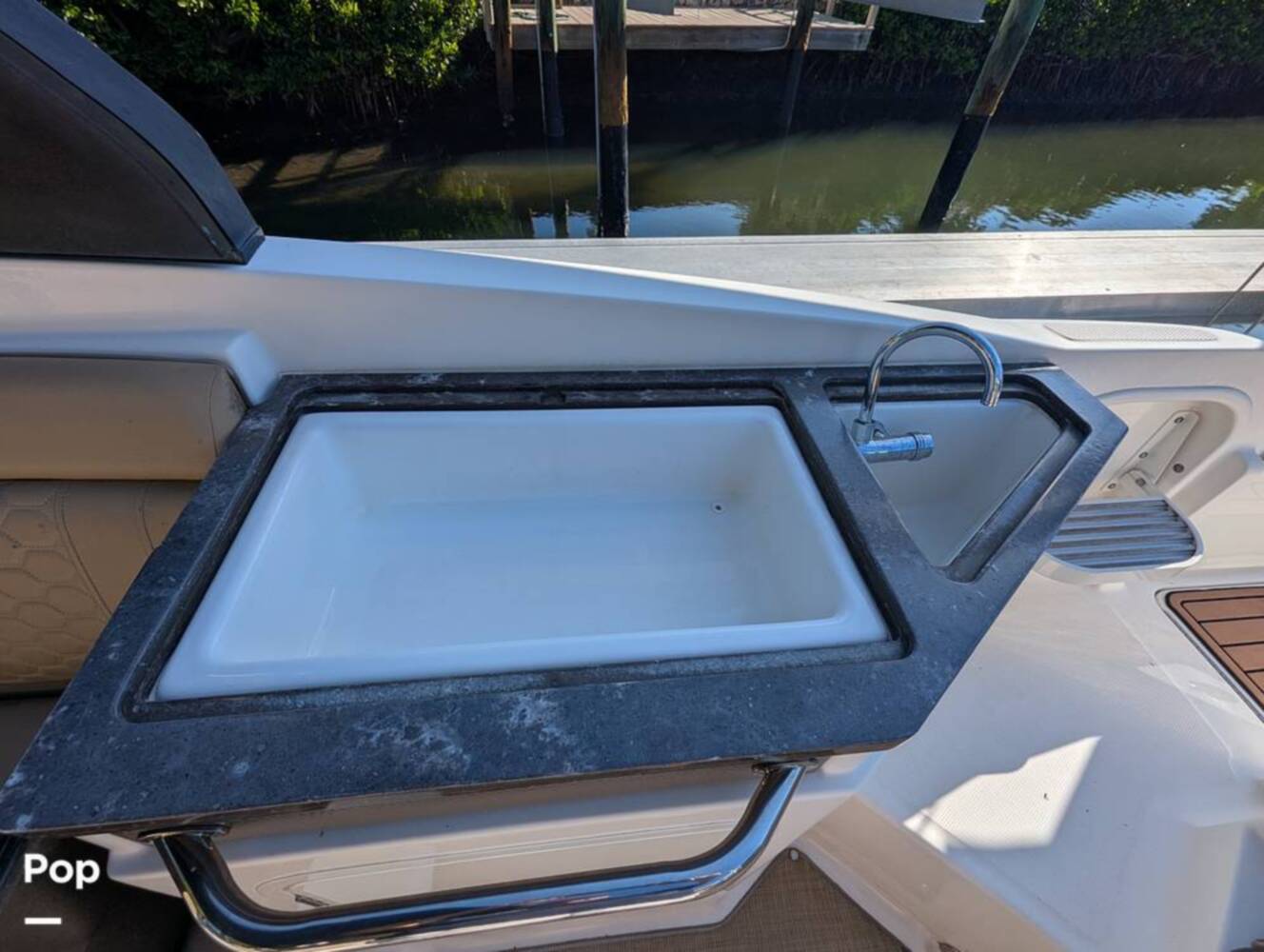 A photo of this 2018 Sea Ray SDX 290