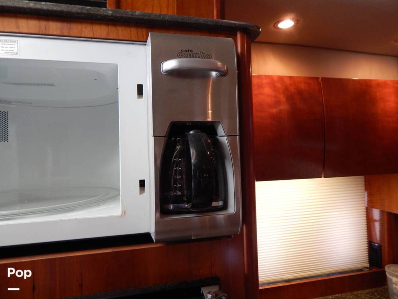 A photo of this 2007 Cruisers Yachts 390 Sports Coupe