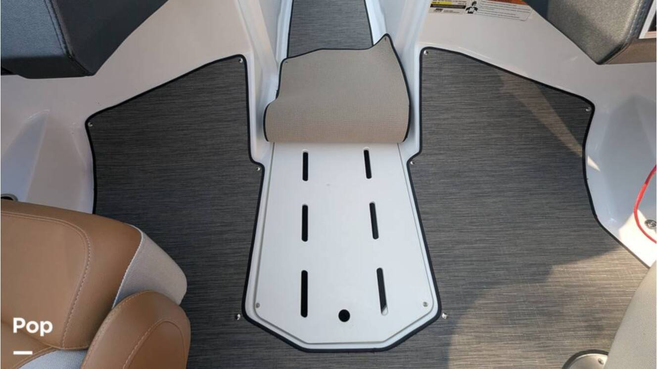 A photo of this 2021 Four Winns Horizon 230 RS