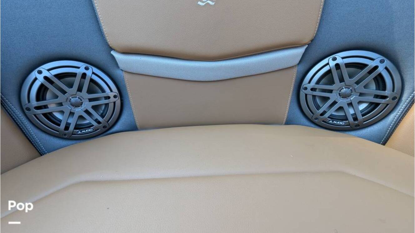 A photo of this 2021 Four Winns Horizon 230 RS