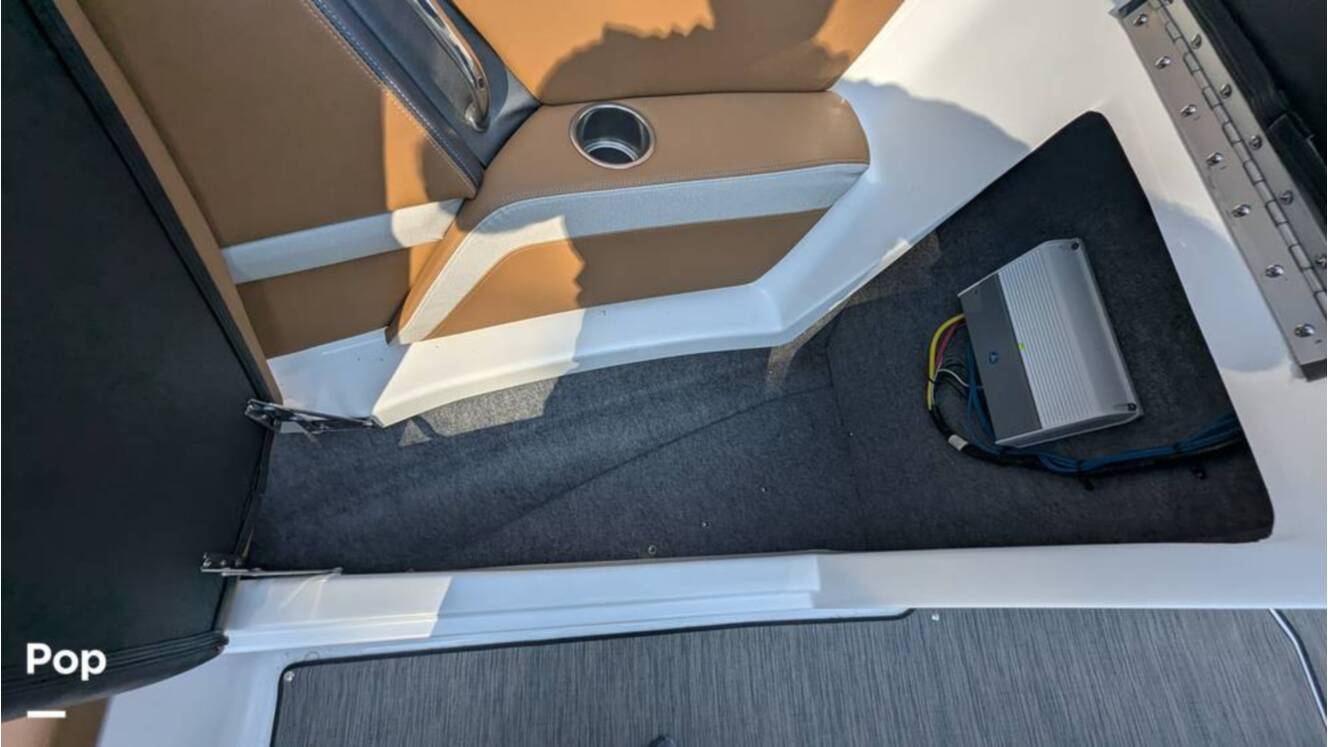 A photo of this 2021 Four Winns Horizon 230 RS