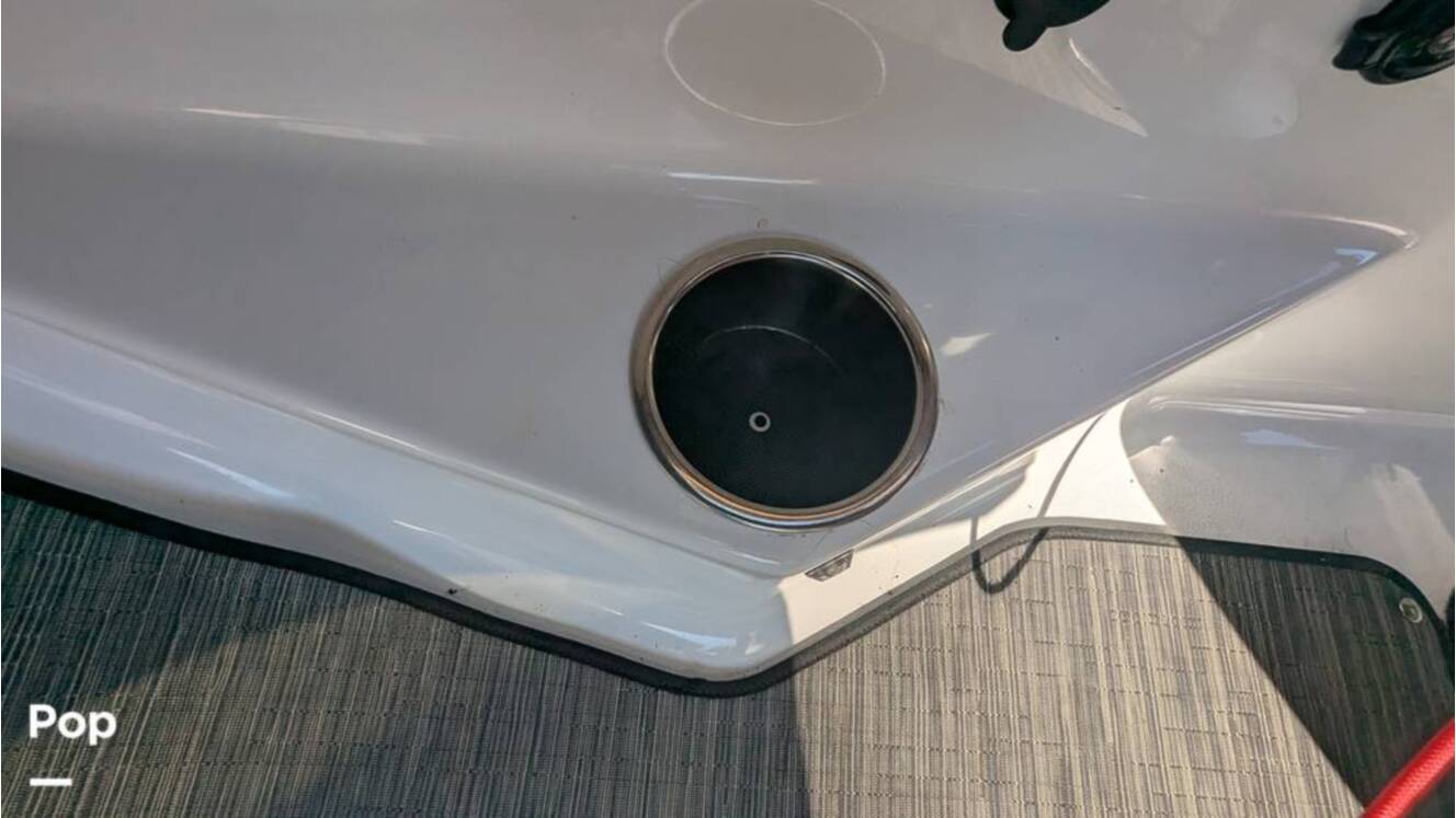 A photo of this 2021 Four Winns Horizon 230 RS