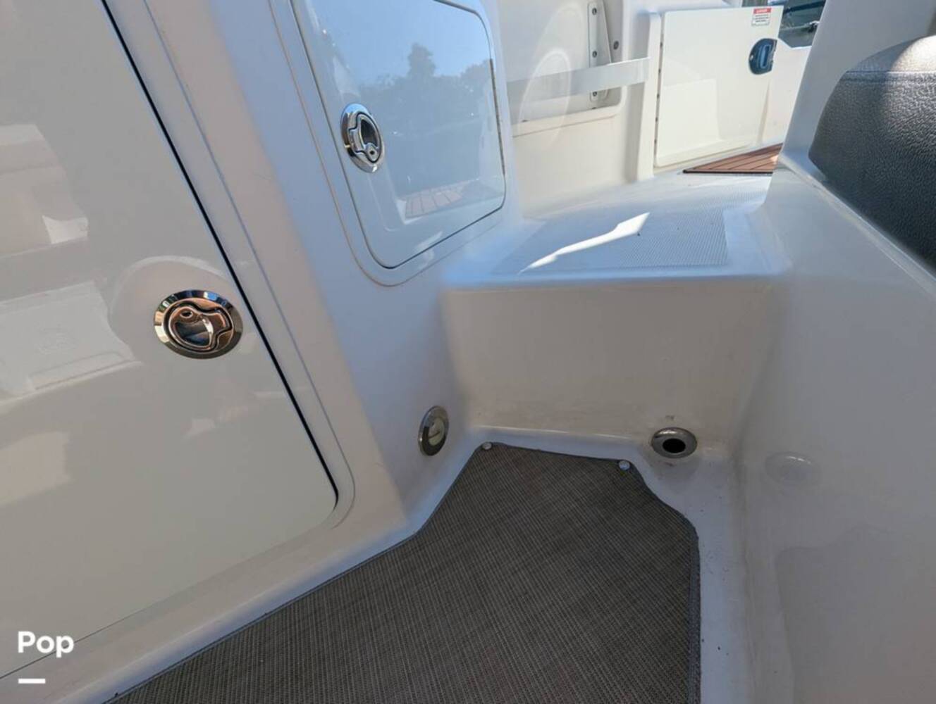A photo of this 2018 Sea Ray SDX 290