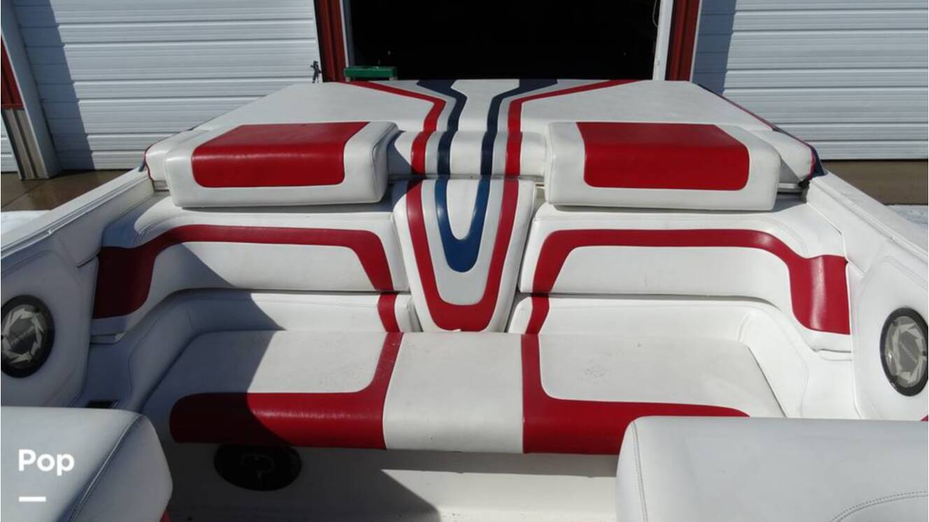 A photo of this 1989 Fountain Fever 38