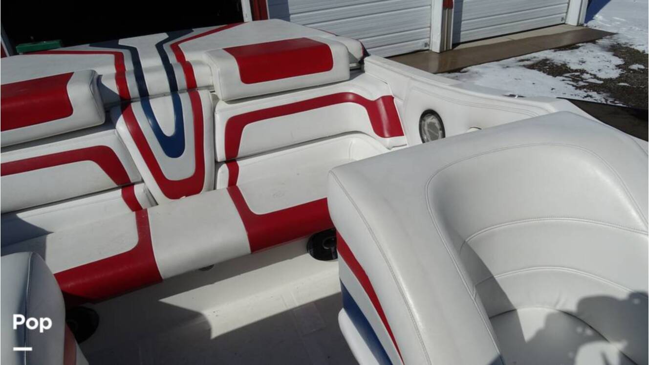 A photo of this 1989 Fountain Fever 38