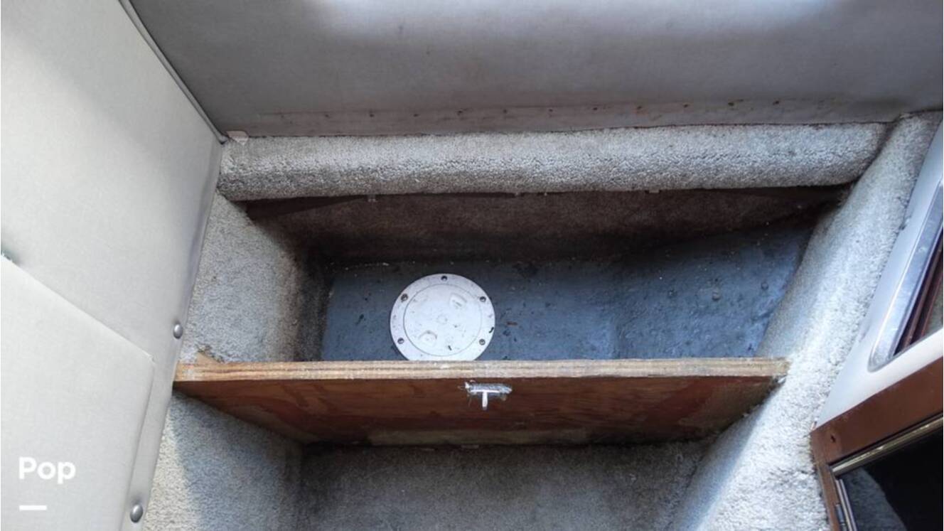 A photo of this 1989 Fountain Fever 38