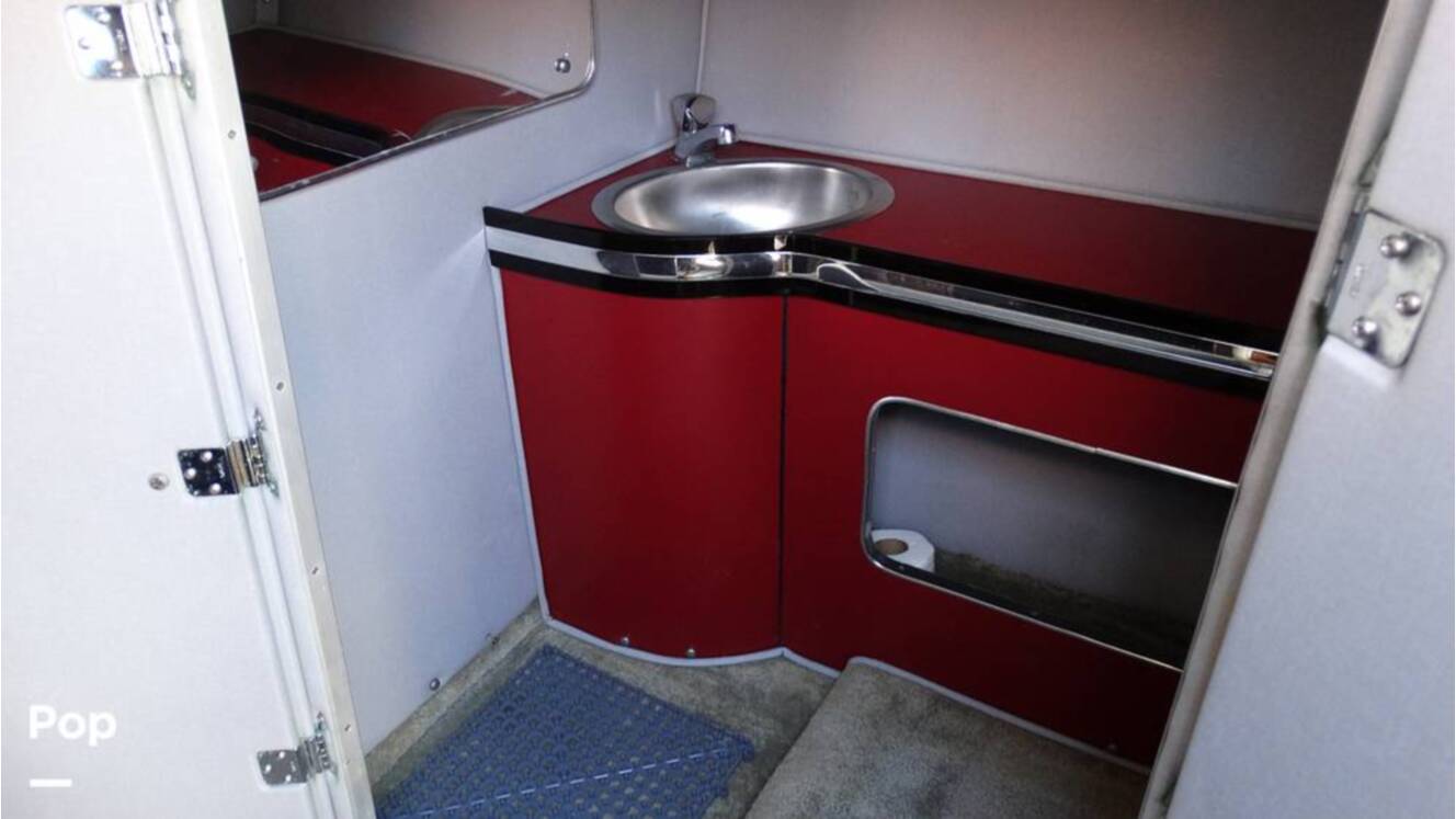 A photo of this 1989 Fountain Fever 38