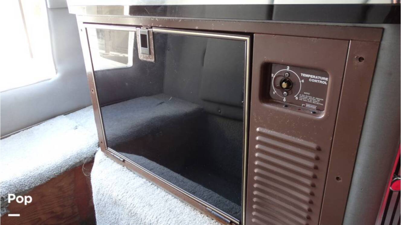 A photo of this 1989 Fountain Fever 38