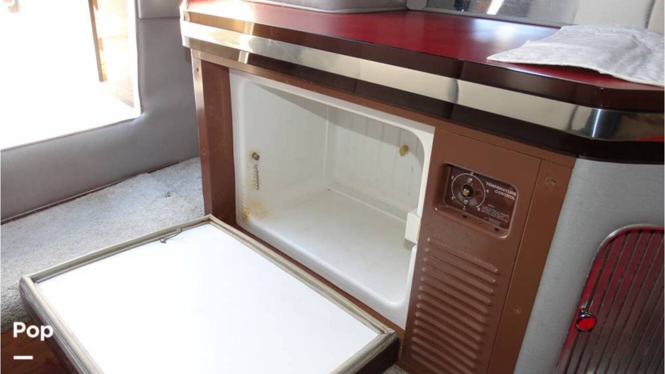 A photo of this 1989 Fountain Fever 38
