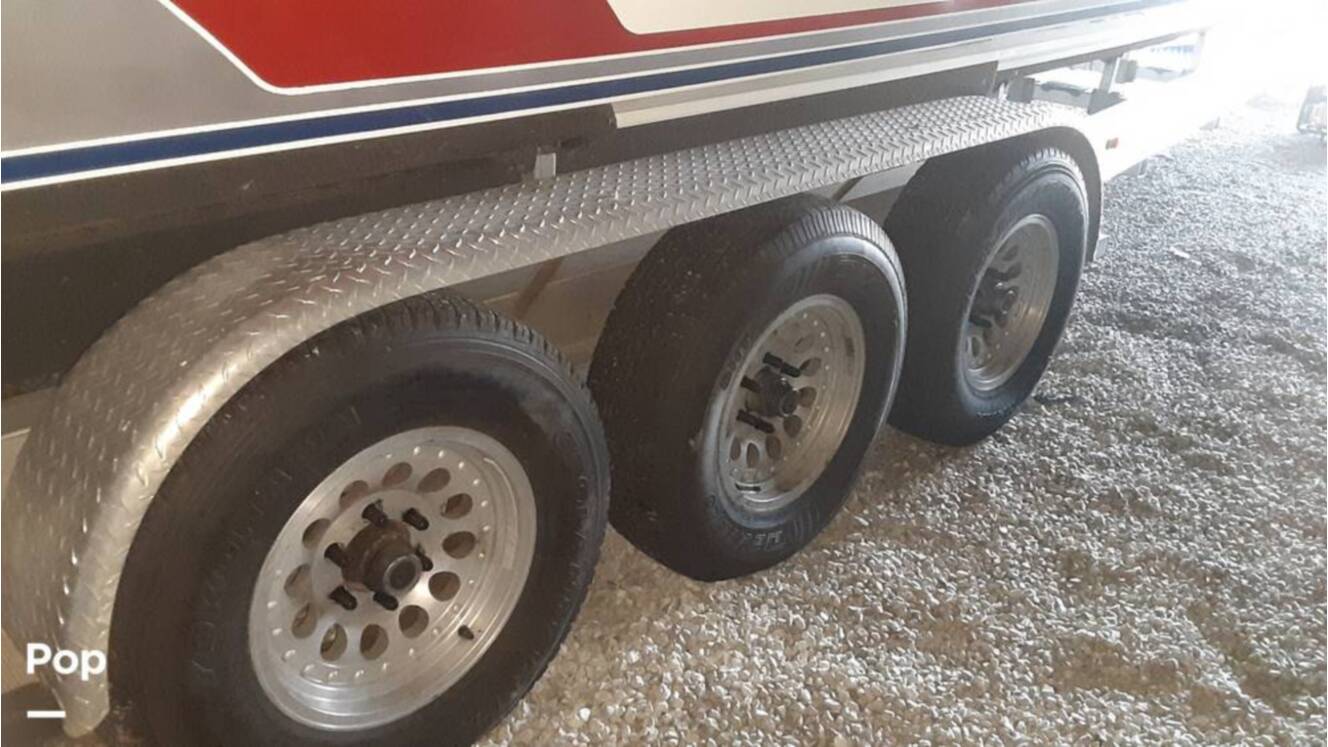 A photo of this 1989 Fountain Fever 38