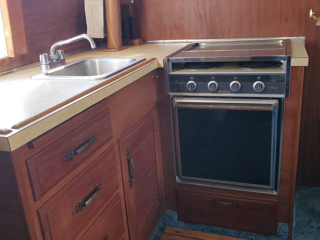 A photo of this 1981 Tollycraft 34 Tri-Cabin