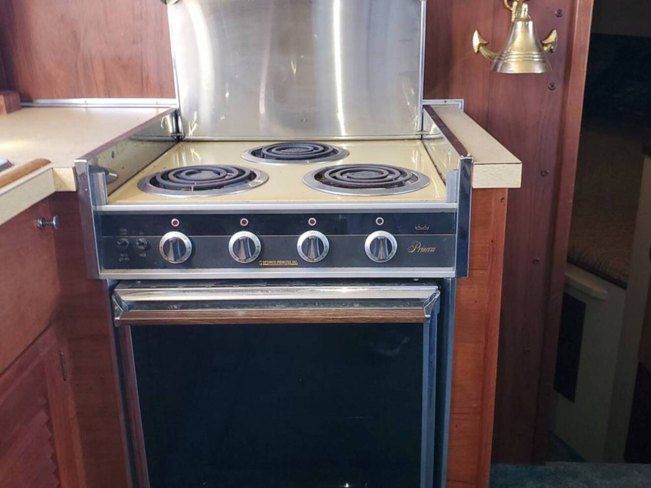 A photo of this 1981 Tollycraft 34 Tri-Cabin