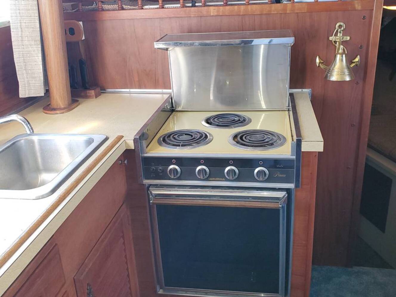 A photo of this 1981 Tollycraft 34 Tri-Cabin