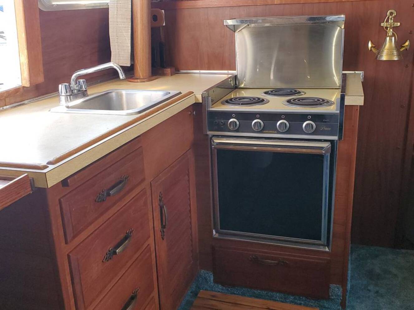 A photo of this 1981 Tollycraft 34 Tri-Cabin