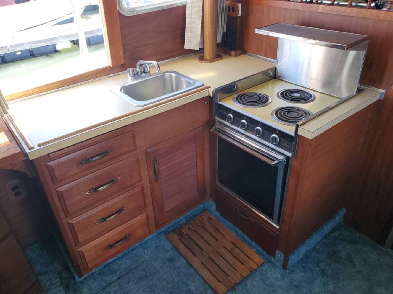 A photo of this 1981 Tollycraft 34 Tri-Cabin