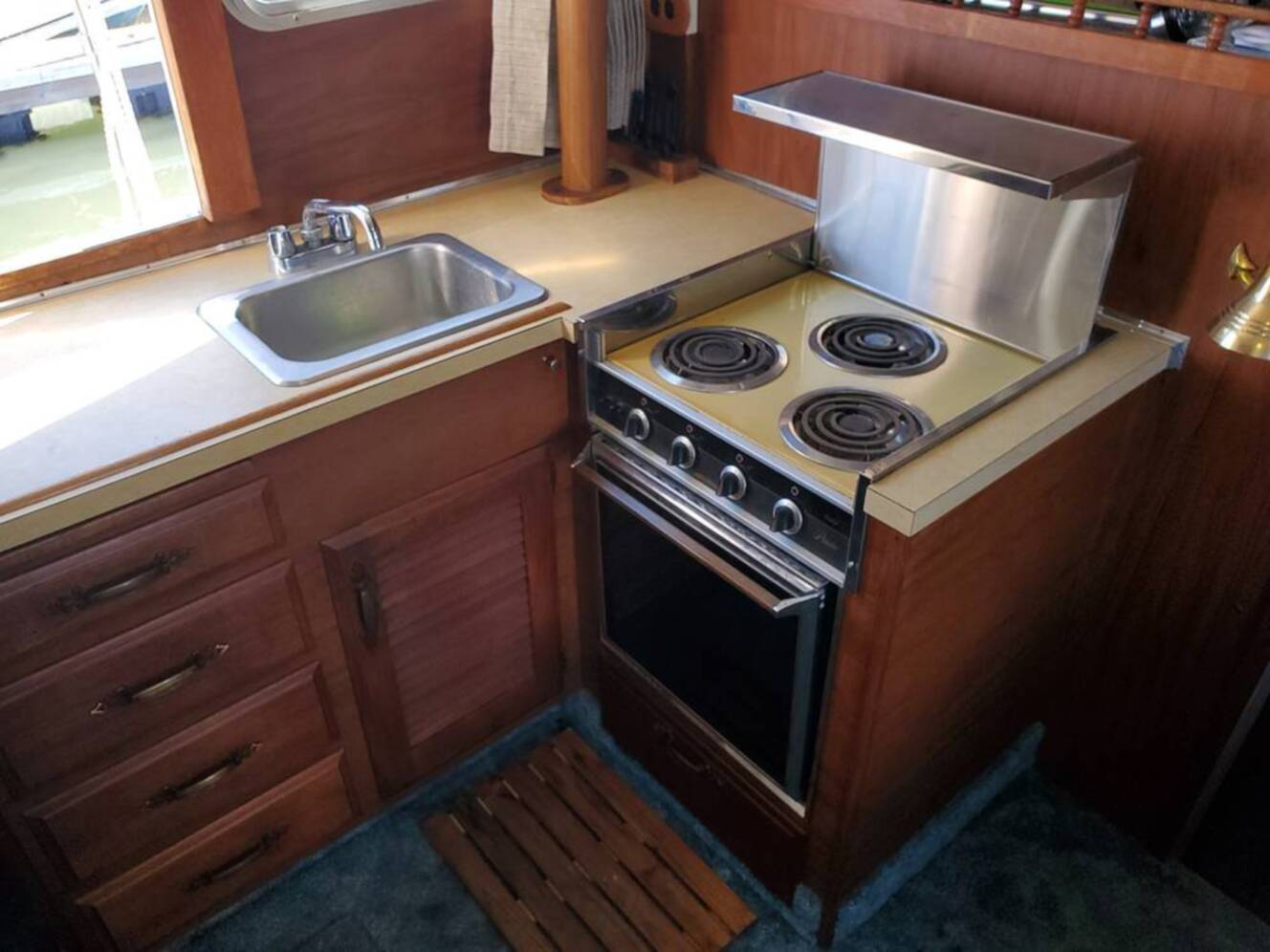 A photo of this 1981 Tollycraft 34 Tri-Cabin