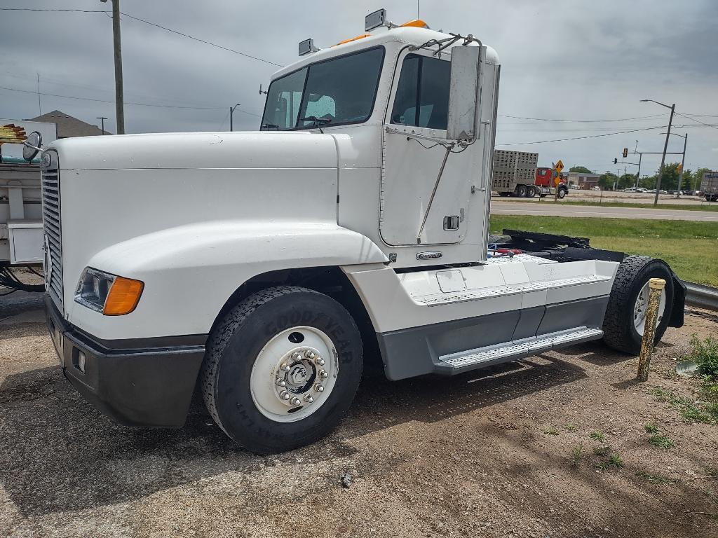 1999 FREIGHTLINER FLD in Pratt, KS