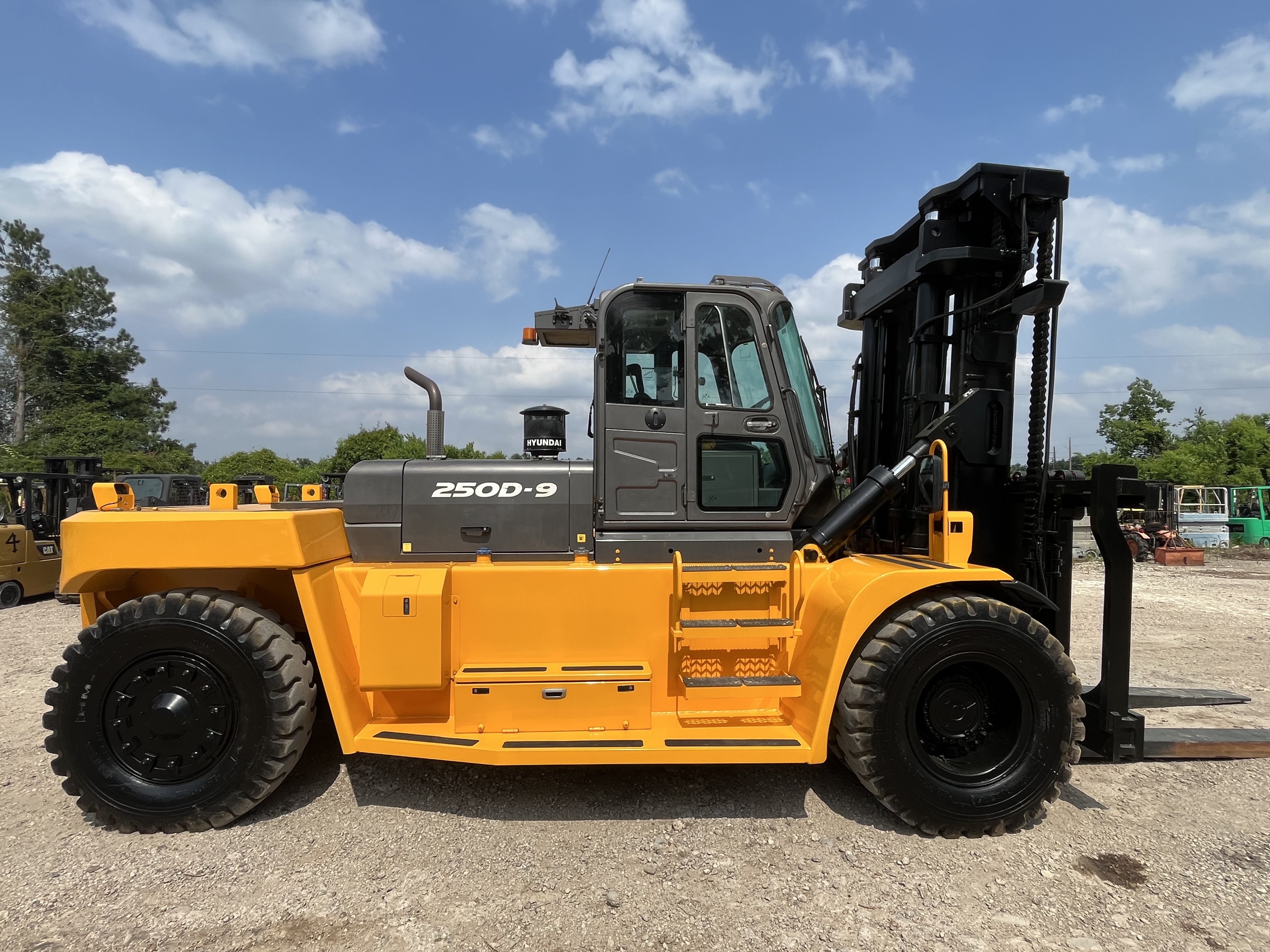 2019 HYUNDAI 250D-9 in Tomball, TX