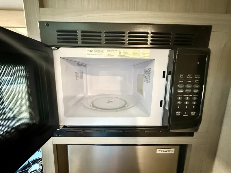 2023 Coleman Lantern 17B